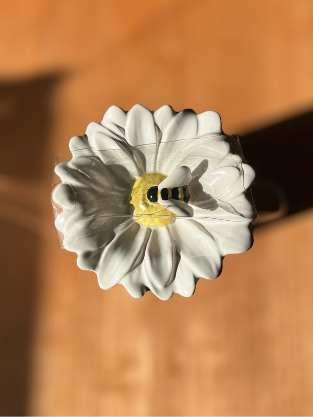 🐝Rae Dunn Queen Bee Light Pink Mug w White Daisy and Bee Lid Topper - NWOT - Picture 4 of 7